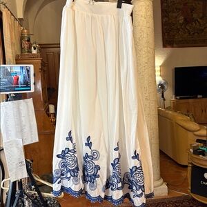 White Cotton Skirt With Blue Embroidery